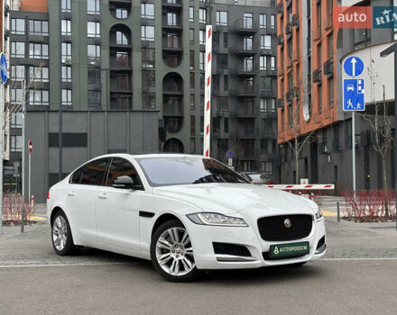 Белый Ягуар ХФ, объемом двигателя 2.99 л и пробегом 99 тыс. км за 28800 $, фото 1 на Automoto.ua