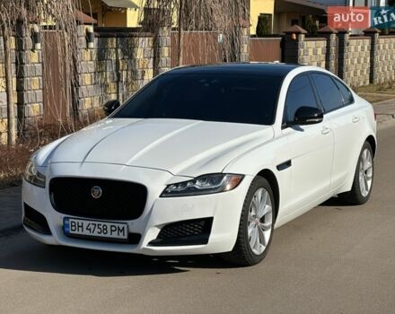 Белый Ягуар ХФ, объемом двигателя 2 л и пробегом 98 тыс. км за 17000 $, фото 1 на Automoto.ua