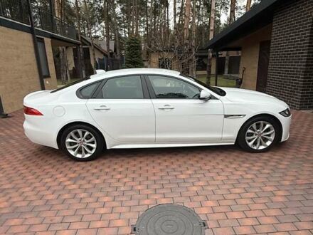 Белый Ягуар ХФ, объемом двигателя 2 л и пробегом 130 тыс. км за 19000 $, фото 1 на Automoto.ua