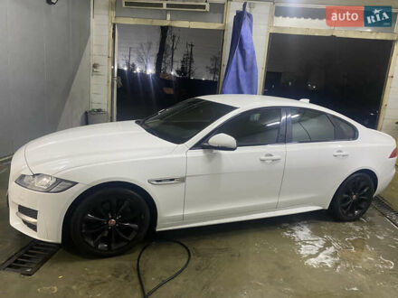 Белый Ягуар ХФ, объемом двигателя 2 л и пробегом 105 тыс. км за 18000 $, фото 1 на Automoto.ua