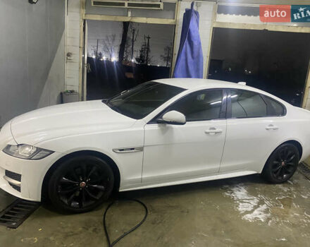 Белый Ягуар ХФ, объемом двигателя 2 л и пробегом 105 тыс. км за 18000 $, фото 1 на Automoto.ua