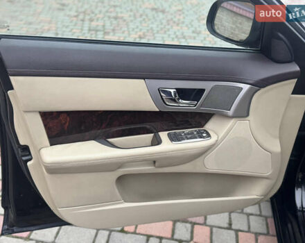 Черный Ягуар ХФ, объемом двигателя 2.72 л и пробегом 238 тыс. км за 7700 $, фото 29 на Automoto.ua