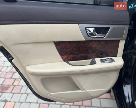 Черный Ягуар ХФ, объемом двигателя 2.72 л и пробегом 238 тыс. км за 7700 $, фото 27 на Automoto.ua