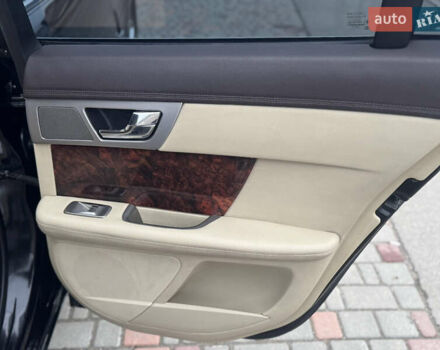 Черный Ягуар ХФ, объемом двигателя 2.72 л и пробегом 238 тыс. км за 7700 $, фото 35 на Automoto.ua