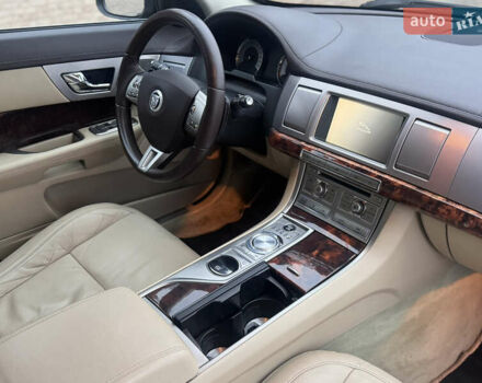 Черный Ягуар ХФ, объемом двигателя 2.72 л и пробегом 238 тыс. км за 7700 $, фото 23 на Automoto.ua