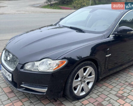 Черный Ягуар ХФ, объемом двигателя 2.72 л и пробегом 238 тыс. км за 7700 $, фото 5 на Automoto.ua