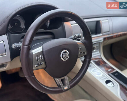 Черный Ягуар ХФ, объемом двигателя 2.72 л и пробегом 238 тыс. км за 7700 $, фото 22 на Automoto.ua