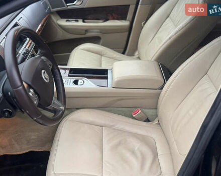 Черный Ягуар ХФ, объемом двигателя 2.72 л и пробегом 238 тыс. км за 7700 $, фото 25 на Automoto.ua