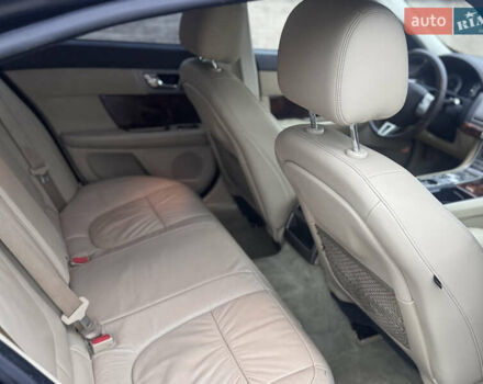 Черный Ягуар ХФ, объемом двигателя 2.72 л и пробегом 238 тыс. км за 7700 $, фото 42 на Automoto.ua