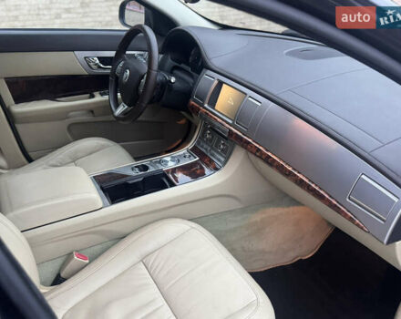 Черный Ягуар ХФ, объемом двигателя 2.72 л и пробегом 238 тыс. км за 7700 $, фото 24 на Automoto.ua