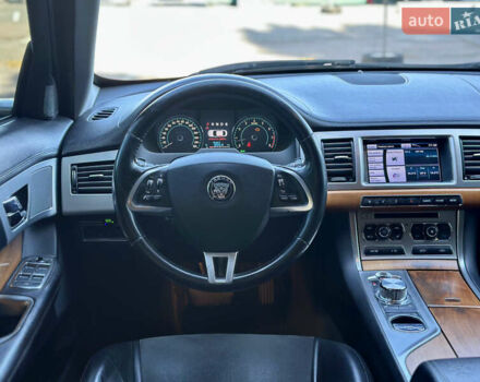 Черный Ягуар ХФ, объемом двигателя 2.97 л и пробегом 202 тыс. км за 9700 $, фото 12 на Automoto.ua