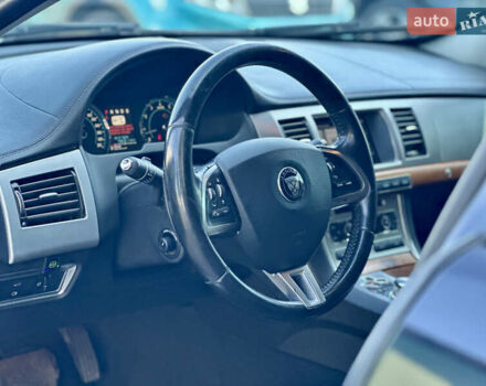 Черный Ягуар ХФ, объемом двигателя 2.97 л и пробегом 202 тыс. км за 9700 $, фото 11 на Automoto.ua