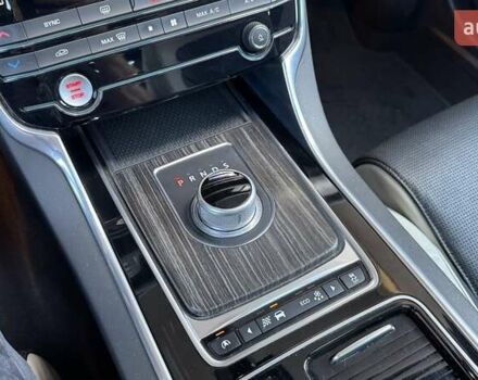 Черный Ягуар ХФ, объемом двигателя 3 л и пробегом 107 тыс. км за 16200 $, фото 45 на Automoto.ua