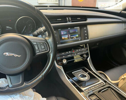 Черный Ягуар ХФ, объемом двигателя 3 л и пробегом 75 тыс. км за 16000 $, фото 2 на Automoto.ua