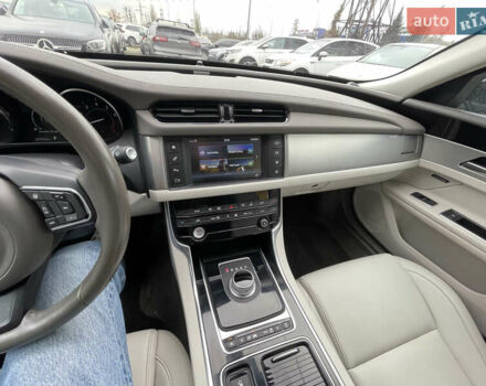 Чорний Ягуар ХФ, об'ємом двигуна 3 л та пробігом 71 тис. км за 17000 $, фото 10 на Automoto.ua