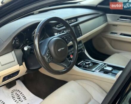 Черный Ягуар ХФ, объемом двигателя 3 л и пробегом 104 тыс. км за 13900 $, фото 3 на Automoto.ua