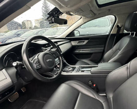 Чорний Ягуар ХФ, об'ємом двигуна 2 л та пробігом 124 тис. км за 19900 $, фото 4 на Automoto.ua