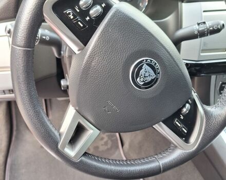 Красный Ягуар ХФ, объемом двигателя 3 л и пробегом 150 тыс. км за 15196 $, фото 3 на Automoto.ua