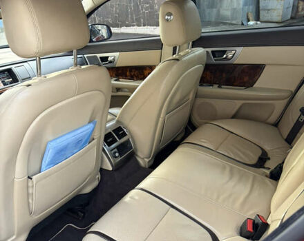 Красный Ягуар ХФ, объемом двигателя 2.97 л и пробегом 112 тыс. км за 15500 $, фото 18 на Automoto.ua