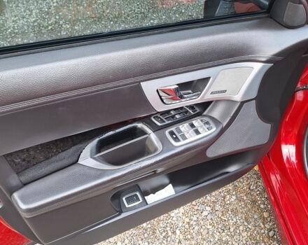 Красный Ягуар ХФ, объемом двигателя 3 л и пробегом 150 тыс. км за 15196 $, фото 5 на Automoto.ua