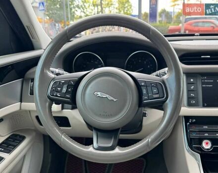 Красный Ягуар ХФ, объемом двигателя 3 л и пробегом 129 тыс. км за 15490 $, фото 13 на Automoto.ua