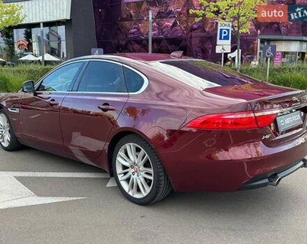 Красный Ягуар ХФ, объемом двигателя 3 л и пробегом 129 тыс. км за 18490 $, фото 4 на Automoto.ua