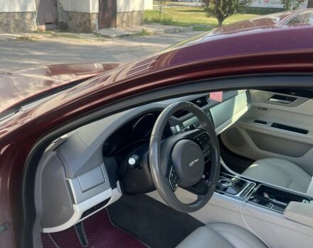 Красный Ягуар ХФ, объемом двигателя 3 л и пробегом 129 тыс. км за 17499 $, фото 3 на Automoto.ua