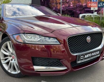 Красный Ягуар ХФ, объемом двигателя 3 л и пробегом 129 тыс. км за 15490 $, фото 3 на Automoto.ua