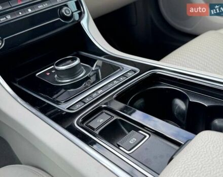 Красный Ягуар ХФ, объемом двигателя 3 л и пробегом 129 тыс. км за 15490 $, фото 14 на Automoto.ua