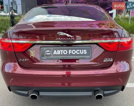 Красный Ягуар ХФ, объемом двигателя 3 л и пробегом 129 тыс. км за 15490 $, фото 5 на Automoto.ua