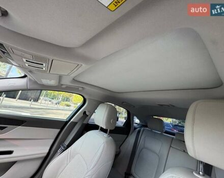 Красный Ягуар ХФ, объемом двигателя 3 л и пробегом 129 тыс. км за 15490 $, фото 26 на Automoto.ua