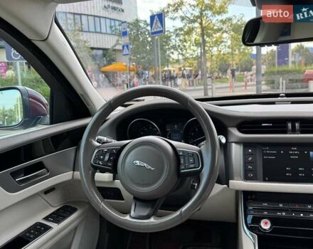 Красный Ягуар ХФ, объемом двигателя 3 л и пробегом 129 тыс. км за 15490 $, фото 12 на Automoto.ua