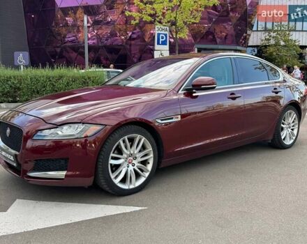 Красный Ягуар ХФ, объемом двигателя 3 л и пробегом 129 тыс. км за 15490 $, фото 2 на Automoto.ua