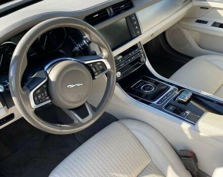 Ягуар ХФ 2018 в Киеве на Automoto.ua Красный Ягуар ХФ, объемом двигателя 2 л и пробегом 97 тыс. км за 25800 $, фото 8 на Automoto.ua