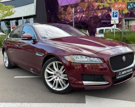 Красный Ягуар ХФ, объемом двигателя 3 л и пробегом 129 тыс. км за 15490 $, фото 1 на Automoto.ua