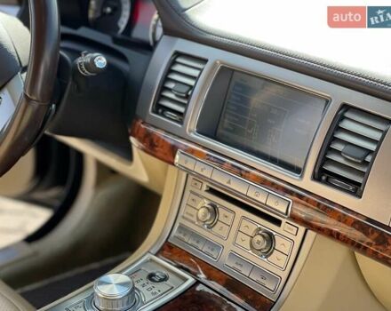 Серый Ягуар ХФ, объемом двигателя 2.7 л и пробегом 183 тыс. км за 10400 $, фото 25 на Automoto.ua