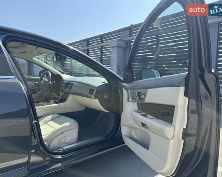 Сірий Ягуар ХФ, об'ємом двигуна 2.97 л та пробігом 150 тис. км за 16500 $, фото 11 на Automoto.ua