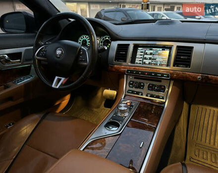 Сірий Ягуар ХФ, об'ємом двигуна 3 л та пробігом 144 тис. км за 12500 $, фото 27 на Automoto.ua