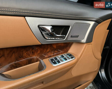 Сірий Ягуар ХФ, об'ємом двигуна 3 л та пробігом 144 тис. км за 12500 $, фото 6 на Automoto.ua