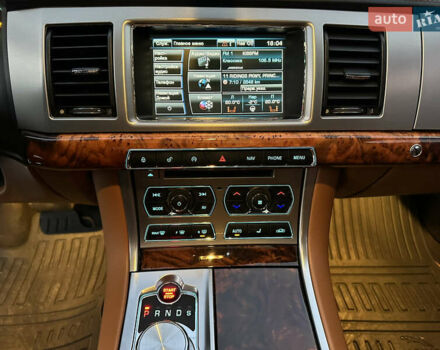 Сірий Ягуар ХФ, об'ємом двигуна 3 л та пробігом 144 тис. км за 12500 $, фото 11 на Automoto.ua