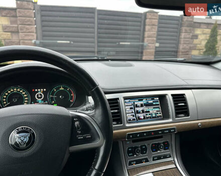 Серый Ягуар ХФ, объемом двигателя 2.18 л и пробегом 272 тыс. км за 9999 $, фото 3 на Automoto.ua