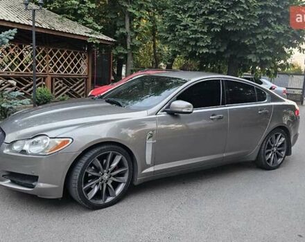 Серый Ягуар ХФ, объемом двигателя 4.2 л и пробегом 176 тыс. км за 13800 $, фото 1 на Automoto.ua