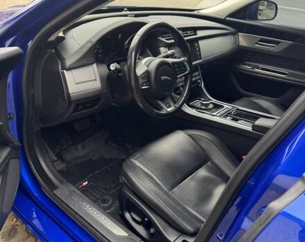 Синий Ягуар ХФ, объемом двигателя 2 л и пробегом 196 тыс. км за 17777 $, фото 1 на Automoto.ua