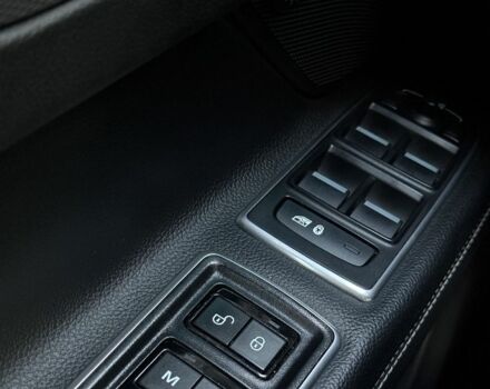 Чорний Ягуар ХФР, об'ємом двигуна 2 л та пробігом 110 тис. км за 20282 $, фото 12 на Automoto.ua