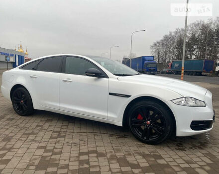 Білий Ягуар Ікс Джей, об'ємом двигуна 3 л та пробігом 194 тис. км за 19950 $, фото 7 на Automoto.ua