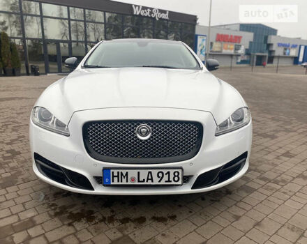 Білий Ягуар Ікс Джей, об'ємом двигуна 3 л та пробігом 194 тис. км за 19950 $, фото 5 на Automoto.ua