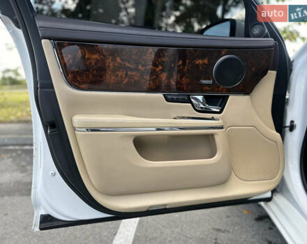 Ягуар Икс Джей 2013 в Киеве на Automoto.ua Белый Ягуар Икс Джей, объемом двигателя 2.99 л и пробегом 130 тыс. км за 14999 $, фото 8 на Automoto.ua