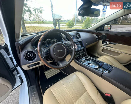 Ягуар Икс Джей 2013 в Киеве на Automoto.ua Белый Ягуар Икс Джей, объемом двигателя 2.99 л и пробегом 130 тыс. км за 14999 $, фото 23 на Automoto.ua