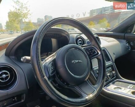 Ягуар Икс Джей 2013 в Киеве на Automoto.ua Белый Ягуар Икс Джей, объемом двигателя 3 л и пробегом 210 тыс. км за 17500 $, фото 7 на Automoto.ua