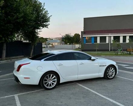 Ягуар Икс Джей 2013 в Луцке на Automoto.ua Белый Ягуар Икс Джей, объемом двигателя 3 л и пробегом 115 тыс. км за 27900 $, фото 18 на Automoto.ua